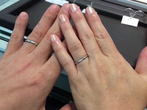 【ラザール ダイヤモンド(LAZARE DIAMOND)の口コミ】 お揃い感があり、他の人とダブらないデザインをリクエストしました。
全体…