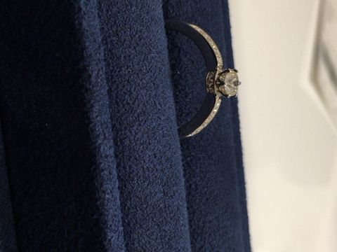 【4℃ BRIDAL(ヨンドシーブライダル)の口コミ】 王冠のようになっていてとてもかわいかったです。ダイヤの質もバリエーシ…