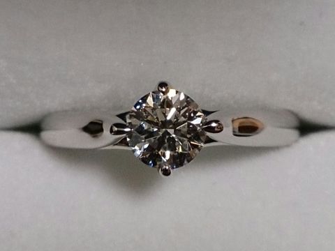 【GALA JEWELRY(ガラジュエリー)の口コミ】 決め手は値段ですね。本当はBVLGARIが本命でしたが、彼の予算内に収めよう…