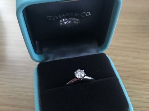 【ティファニー(Tiffany & Co.)の口コミ】 ティファニーセッティングとハーモニーというデザインで迷いました。来店…