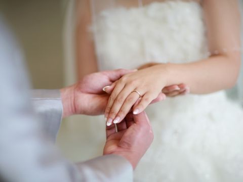 【WEDYの口コミ】 つけた時のラインがオシャレで、お互いにしっくりいったので決めました。
…