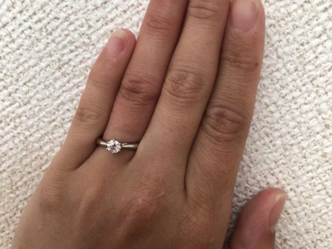 【アイプリモ(I-PRIMO)の口コミ】 ずっとつけられるようにとシンプルで王道なデザインを選びました。指が大…