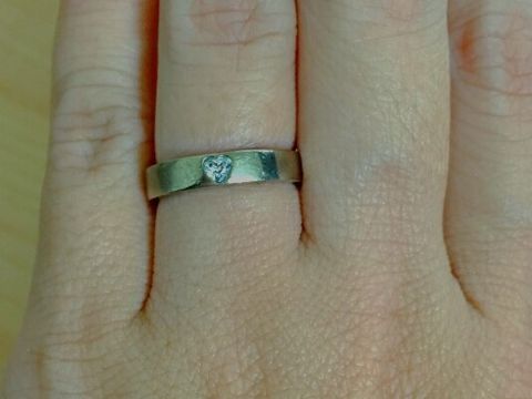 【AHKAH(アーカー)の口コミ】 試着だったので値段よりもデザイン重視で選びました、ハートの形をしたダ…