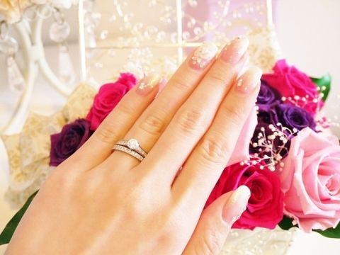 【ティファニー(Tiffany & Co.)の口コミ】 カルティエの婚約指輪と重ね付けしても自然な結婚指輪を探していました。…
