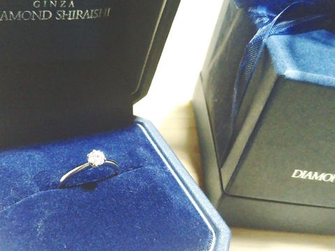 【銀座ダイヤモンドシライシの口コミ】 デザインはシンプルなものをさがしていましたので、たくさん試着させてい…