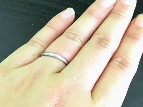 【I's stone(アイズストーン)の口コミ】 表に石の入っていない、極力シンプルな指輪で予算は１つ５万円のものを探…