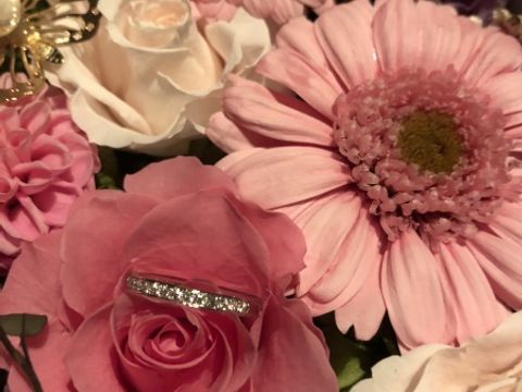 【アイプリモ(I-PRIMO)の口コミ】 婚約指輪は一石のいかにも！なものが嫌でした。結婚指輪と重ねづけし、い…