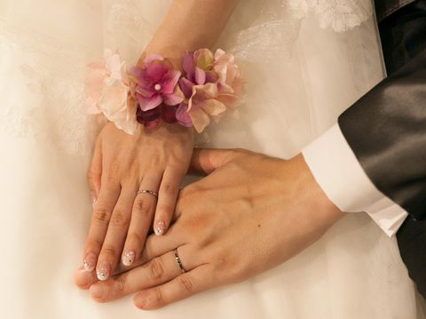 【AHKAH(アーカー)の口コミ】 華奢なデザインで探しており、AHKAHが第一候補でした。また、婚約指輪と重…