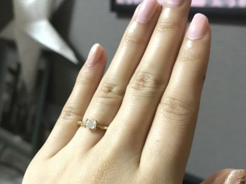 【ORECCHIO(オレッキオ)の口コミ】 エメラルドカットで、なかなかないデザインなのでお気に入りです。
ギラギ…