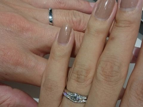 【俄(にわか)の口コミ】 シンプルで上品なデザインですぐに決まりました。京都の職人さんが婚約指…