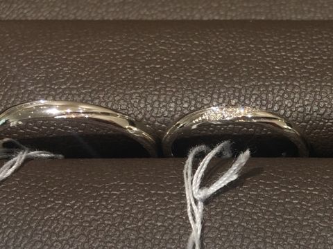 【アイプリモ(I-PRIMO)の口コミ】 ストレートのプラチナリングに斜めにダイヤが配置されており、シンプルで…