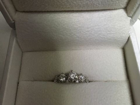 【アンジェリックフォセッテ(Angelique Fossette)の口コミ】 シンプルな指輪を買おうかと思いましたが、旦那さんの勧めで、華やかなも…