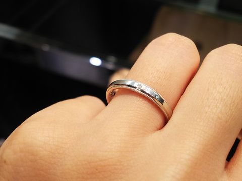 【ラザール ダイヤモンド(LAZARE DIAMOND)の口コミ】 シンプルながらも、小ぶりのダイヤモンドが設置されていました。「シンプ…