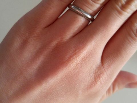 【ティファニー(Tiffany & Co.)の口コミ】 日頃、指輪を付けない彼がこれなら毎日付けられそうって言ったのが購入の…