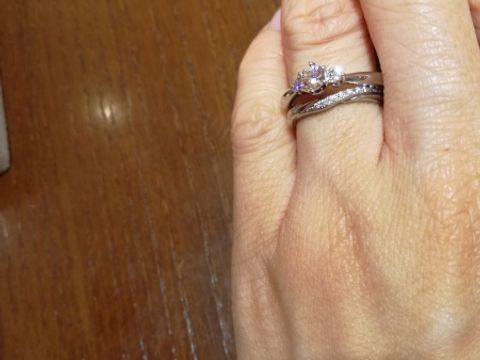 【TRECENTI(トレセンテ)の口コミ】 真ん中のダイヤモンドを引き立たせる、両サイドに小さなメレダイヤがつい…