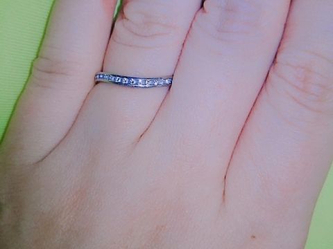 【ROYAL ASSCHER(ロイヤル・アッシャー)の口コミ】 デザインで決めました．
日頃着けていて，主張しすぎないけどおしゃれに着…