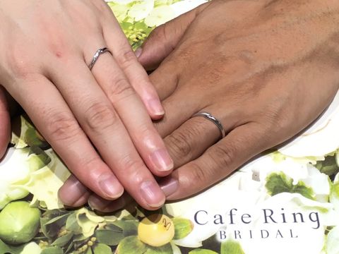 【CAFERING(カフェリング)の口コミ】 
違うところで購入した婚約指輪ですが、重ね付けをしたかったので、婚約指…