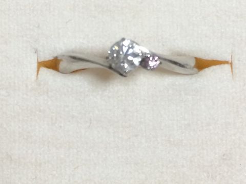 【4℃ BRIDAL(ヨンドシーブライダル)の口コミ】 ホワイトダイヤモンドとピンクダイヤモンドの組み合わせ、また指輪のライ…