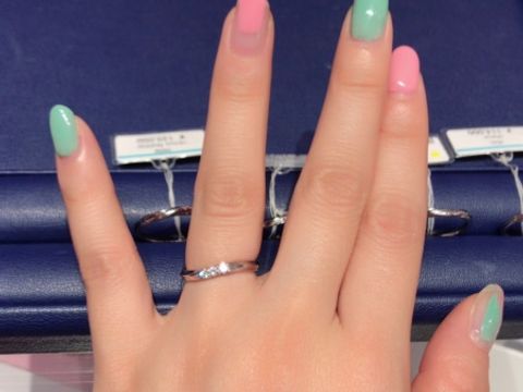 【銀座ダイヤモンドシライシの口コミ】 ダイヤがついてるものでも、デザインがなかなか決まらなかったのでイメー…