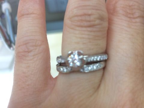 【シャネル(CHANEL)の口コミ】 普通の婚約指輪でなく、個性的で可愛いデザインの指輪が希望でした。
さら…