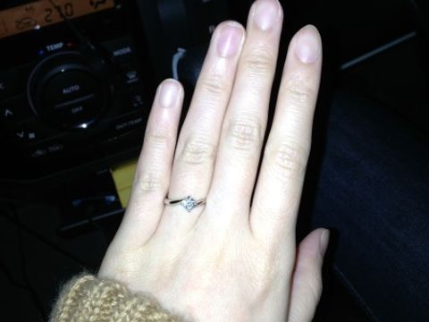 【ケイウノ ブライダル(K.UNO BRIDAL)の口コミ】 シンプルなデザインが良かったので、１番定番なダイヤが1つ付いた婚約指輪…