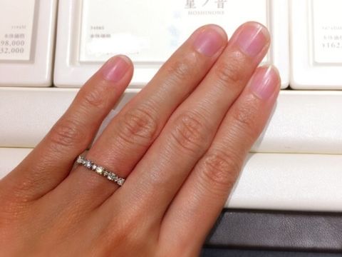 【俄(にわか)の口コミ】 大小様々なダイヤが配置されており、輝きに動きがあってとても綺麗でした…