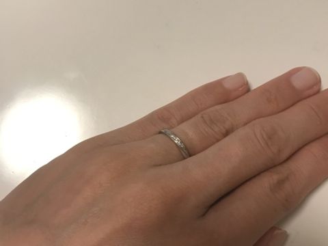 【4℃ BRIDAL(ヨンドシーブライダル)の口コミ】 ペアで10万以内とお値段もリーズナブルでした。女性用は、5つ入ったダイヤ…