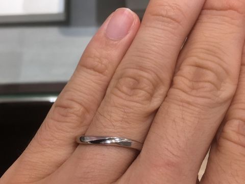 【アイプリモ(I-PRIMO)の口コミ】 別の指輪を試着したく訪問したのですが、同系統のデザインということでこ…