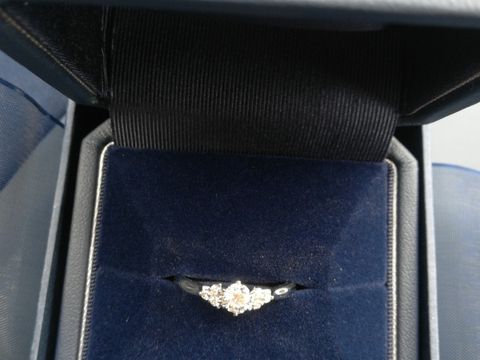 【銀座ダイヤモンドシライシの口コミ】 デザインがシンプルで可愛く、自分好みでした！

指輪は、大きいカラット…