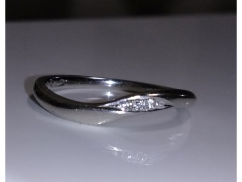 【ケイウノ ブライダル(K.UNO BRIDAL)の口コミ】 婚約指輪のデザインに合い、さらには男性の指にはめてもそこまで違和感が…