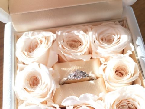 【ギンザタナカブライダル(GINZA TANAKA BRIDAL)の口コミ】 メレダイヤが左右に３つづつついた指輪のデザインが気に入ったのと、期間…