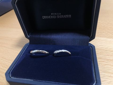 【銀座ダイヤモンドシライシの口コミ】 ダイヤ有り、ウェーブで指が綺麗に見えるものを探していました。何本もつ…