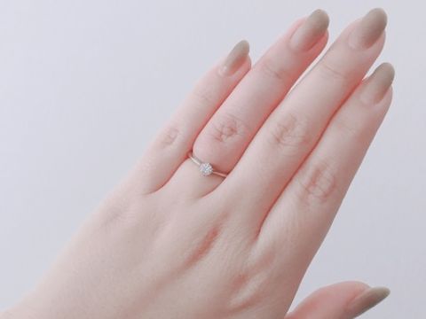 【ラザール ダイヤモンド(LAZARE DIAMOND)の口コミ】 サプライズでいただきました。
あまり派手なものは苦手なのでデザインがと…