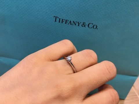 【ティファニー(Tiffany & Co.)の口コミ】 婚約指輪は彼からのサプライズでしたが、以前からティファニーへの憧れを…