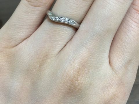 【Only You(オンリーユー)の口コミ】 キラキラがとても素敵で、光があたるとさりげなく光るあたりが可愛らしか…