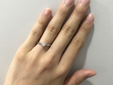 【ギンザタナカブライダル(GINZA TANAKA BRIDAL)の口コミ】 ストレートタイプでも少しデザインが入った物がほしく、色々なデザインの…