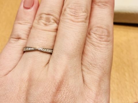 【ギンザタナカブライダル(GINZA TANAKA BRIDAL)の口コミ】 同じようなデザインで他のブランドとも何件も比べて迷いましたが、店舗の…