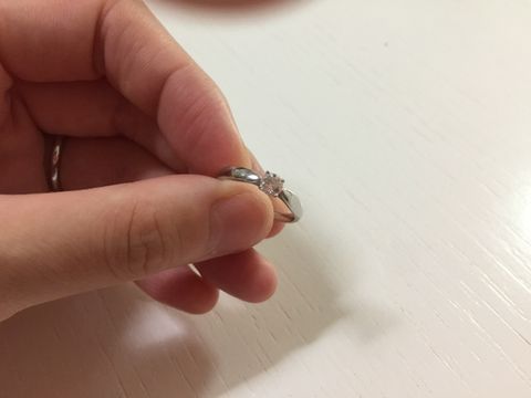 【ティファニー(Tiffany & Co.)の口コミ】 婚約指輪として購入しました
セッティングとハーモニーで迷いましたが
普…