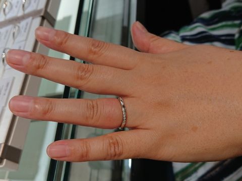 【アイプリモ(I-PRIMO)の口コミ】 細身のウェーブでダイヤがついたシンプルな物を探していました。
他のブラ…