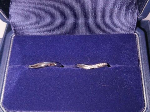 【銀座ダイヤモンドシライシの口コミ】 細身でウェーブのダイヤがついたシンプルな物を探していました。
銀座ダイ…