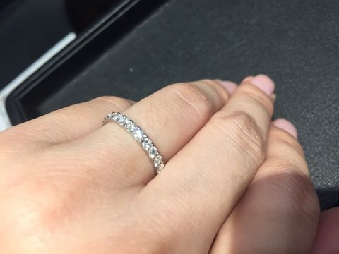 【エクセルコダイヤモンド(EXELCO DIAMOND)の口コミ】 ハーフエタニティで探していて、ダイヤモンドの大きさも大きすぎず小さす…