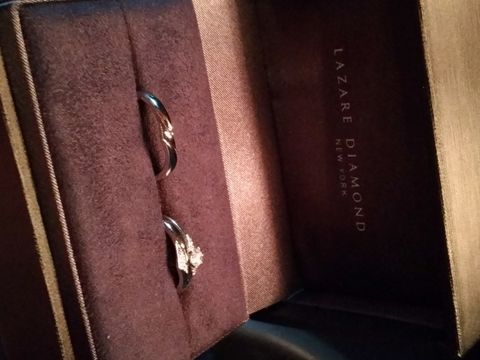 【ラザール ダイヤモンド(LAZARE DIAMOND)の口コミ】 ストレートタイプでは無く、歪んだ独創的なデザインでニューヨークで生ま…