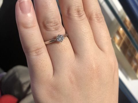 【銀座ダイヤモンドシライシの口コミ】 たまたま0.36カラットダイヤが入荷したとのことでダイヤを見せてもらい、…