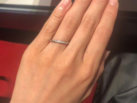 【銀座ダイヤモンドシライシの口コミ】 ストレートのタイプで、ダイヤモンドとプラチナ両方見えるデザインを探し…