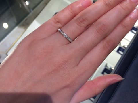【ROYAL ASSCHER(ロイヤル・アッシャー)の口コミ】 ロイヤルアッシャーでこのハーフエタニティのリングをつけた時、華やかな…
