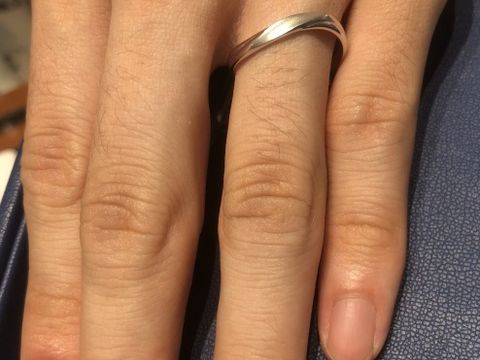 【銀座ダイヤモンドシライシの口コミ】 夫がつける指輪を探してて、ツヤ消しがあるデザインで素敵だなと思いつけ…