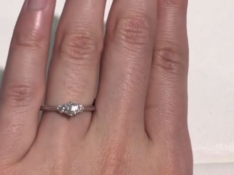 【ラザール ダイヤモンド(LAZARE DIAMOND)の口コミ】 まず、シンプルなデザインがいいと思って探していましたが、店員さんから…