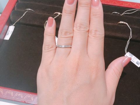 【カルティエ(Cartier)の口コミ】 緩やかなV字が可愛いハーフエタニティ。さすがはカルティエで、上品な可愛…
