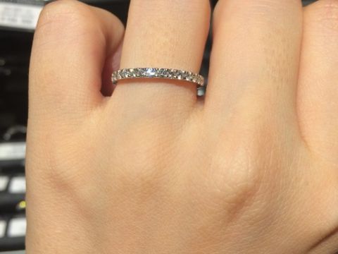 【エクセルコダイヤモンド(EXELCO DIAMOND)の口コミ】 メレダイヤがキラキラしていて指につけると存在感があって大人っぽいデザ…