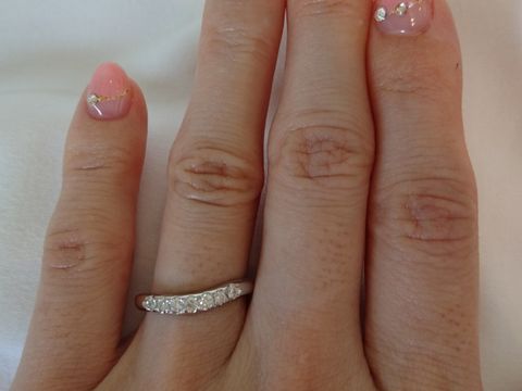 【MIKIMOTO(ミキモト)の口コミ】 婚約指輪無しにしたので、ダイヤつきで探していました。

指が短く丸いの…